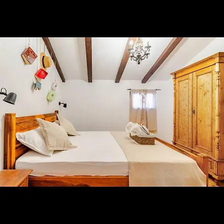 La Dolce Villa Roial